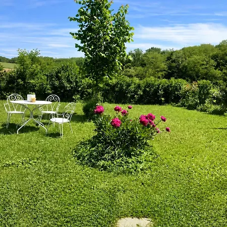 Jardin Et Parking Pérouges