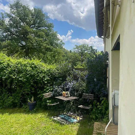 Jardin Et Parking Pérouges